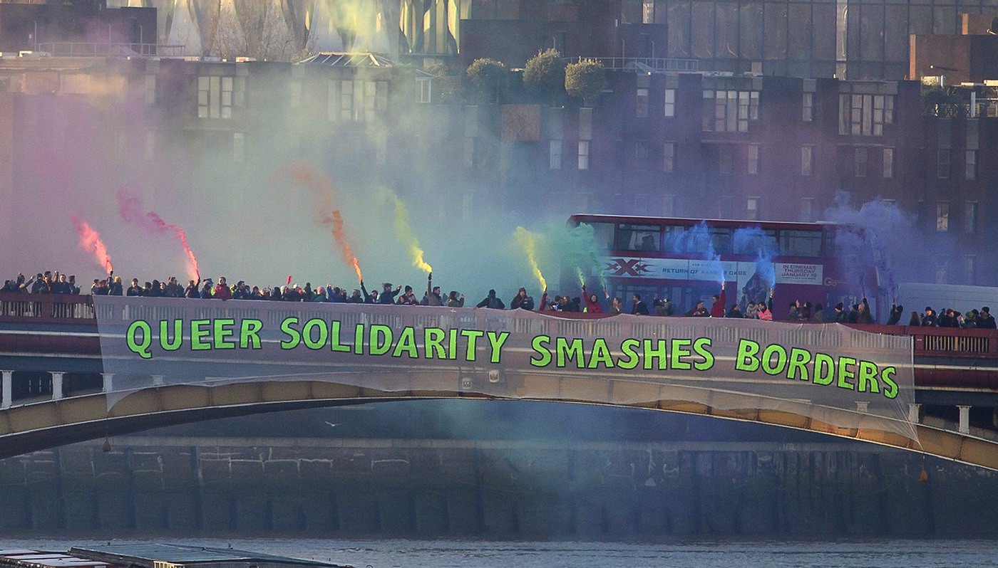 A banner dropped in Vauxhall, London this morning. One of many dropped across the Thames as part of UK's  #bridgesnotwalls campaign.