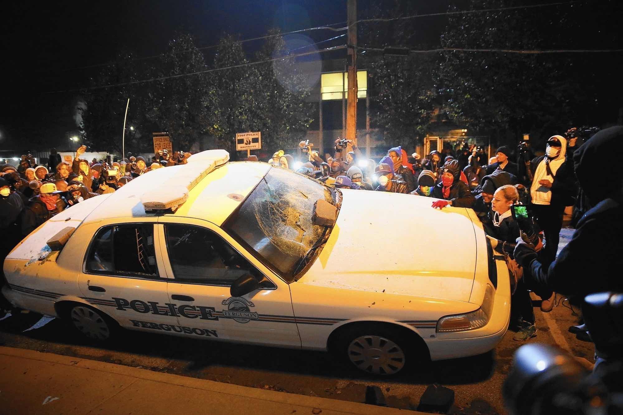 Surveillance shows looting of shoe store near Ferguson night after Michael  Brown's death